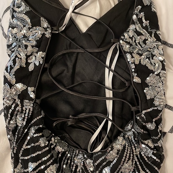 LULU’s DRESS - Picture 2 of 4